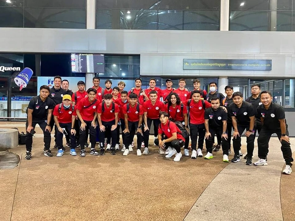U22 Philippines trở thành đội tuyển bóng đá nam đầu tiên có mặt ở Campuchia. 