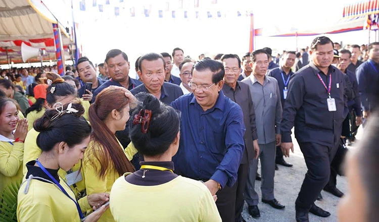Thủ tướng Vương quốc Campuchia Hun Sen kêu gọi người dân ủng hộ ASEAN Para Games 12. 