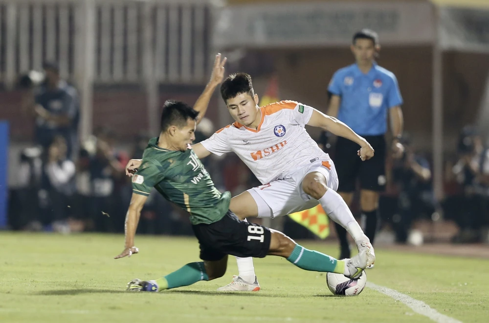 CLB TPHCM và Đà Nẵng gặp nhau ở trận cầu "6 điểm" thuộc vòng 10 giai đoạn I V-League 2023. ẢNH: DŨNG PHƯƠNG 