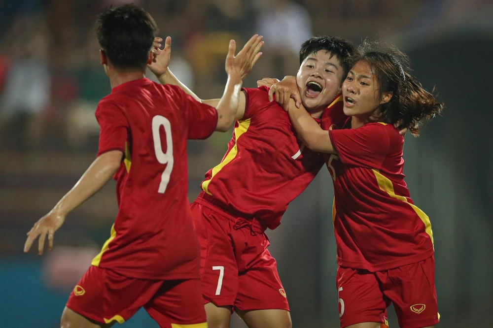 Niềm vui chiến thắng của các nữ tuyển thủ U20 Việt Nam. ẢNH: MINH HOÀNG 