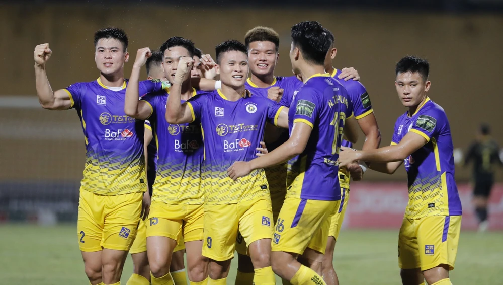 Niềm vui của Tuấn Hải khi ghi bàn thắng cho Hà Nội FC. ẢNH: MINH HOÀNG 