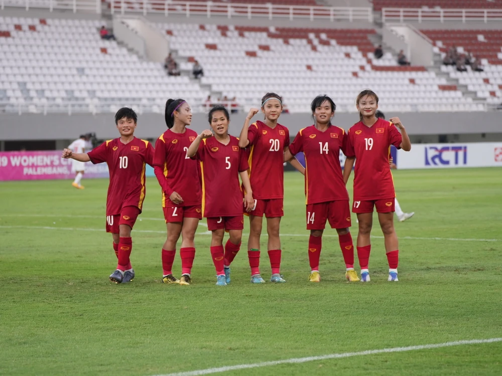 Niềm vui của các cầu thủ nữ U19 Việt Nam. 