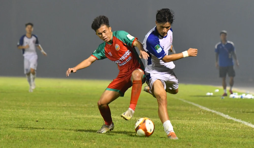 Phú Thọ tiếp đón Bình Phước ở trận "chung kết ngược" của vòng 13 Giải hạng Nhất quốc gia 2023. ẢNH: DŨNG PHƯƠNG 