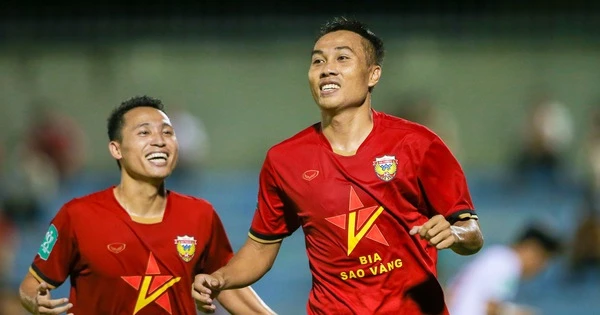 Ở tuổi 31, Vũ Quang Nam được HLV Philippe Troussier triệu tập lên đội tuyển Việt Nam. 