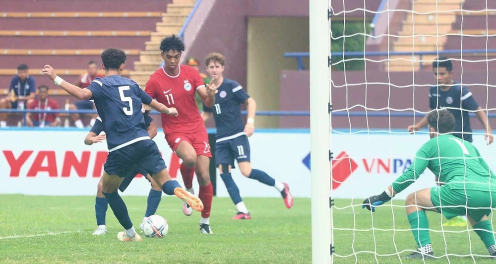 U23 Singapore bất ngờ bị U23 Đảo Guam cầm hòa. ẢNH: TÂM HÀ 