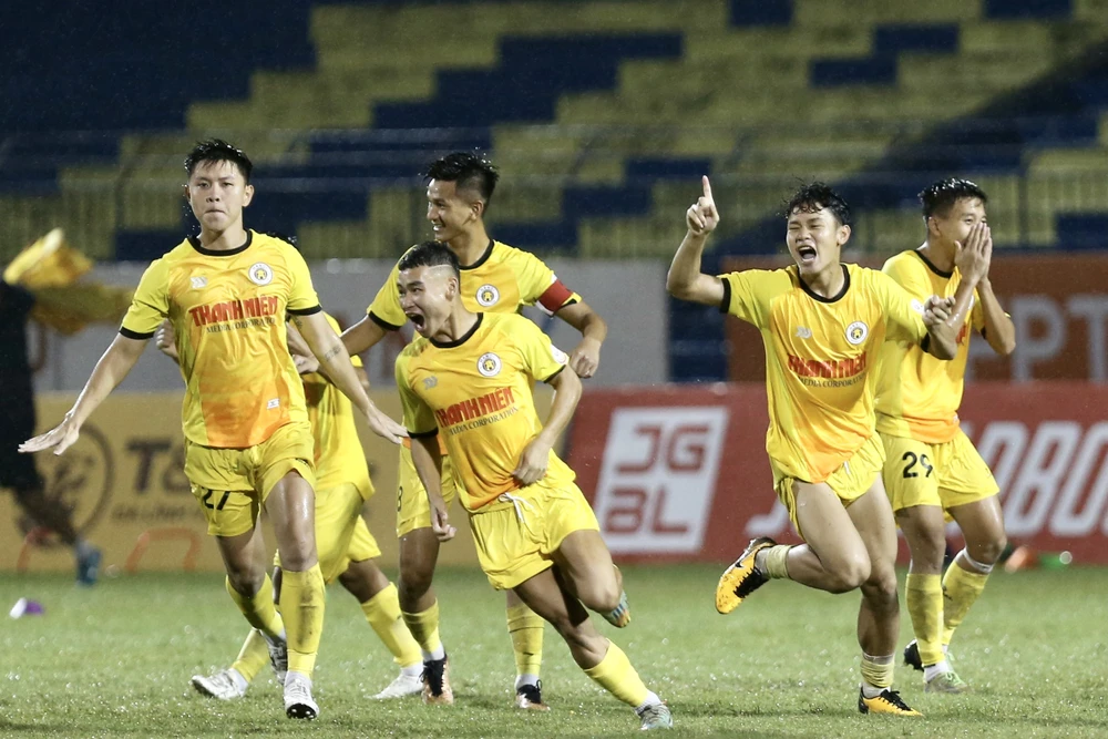 Niềm vui của U21 Hà Nội khi giành quyền vào chơi trận bán kết Giải U21 quốc gia 2023. ẢNH: KHẢ HÒA 