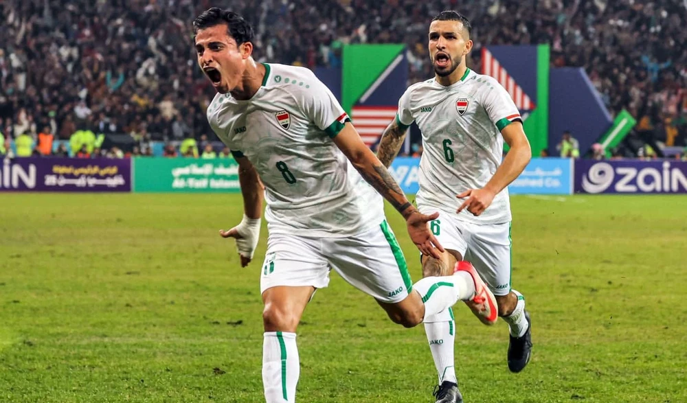 Niềm vui của các cầu thủ Iraq khi ghi bàn vào lưới Indonesia. 