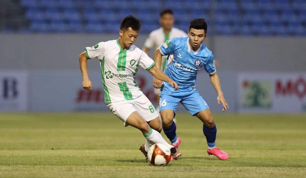 Bình Phước (áo trắng) và Đà Nẵng cùng làm khách ở vòng 5 Giải hạng Nhất quốc gia 2023-24. 