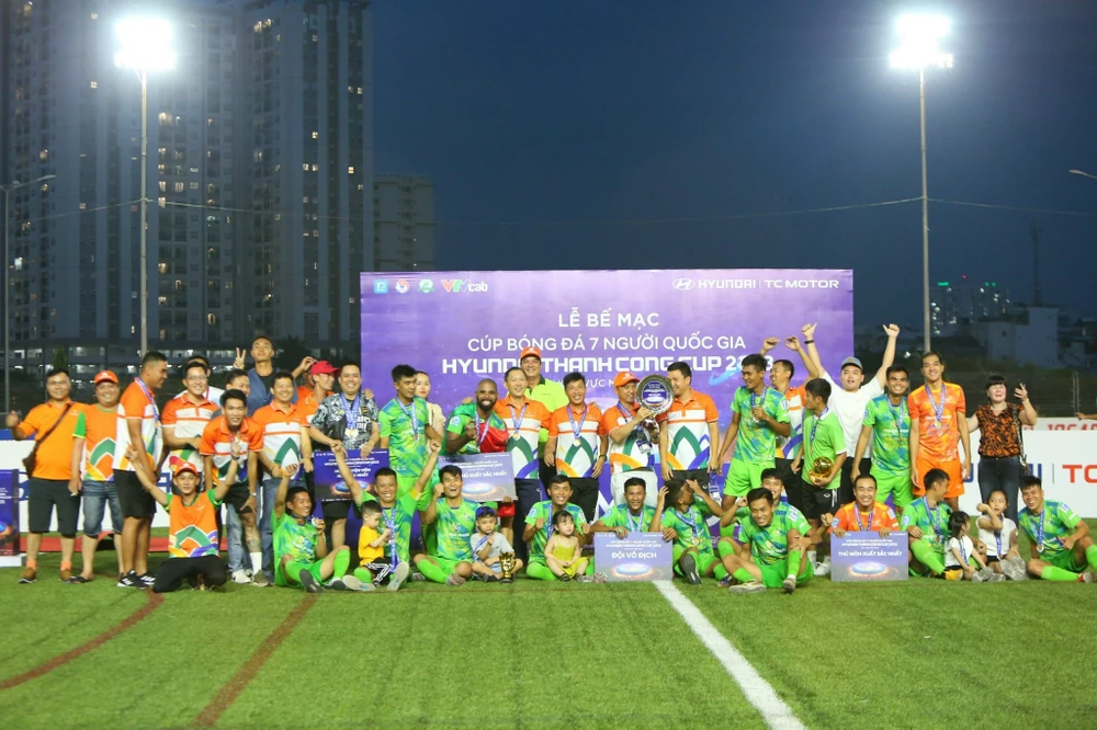 Nghiêm Phạm Holdings vô địch VSC-S3 khu vực miền Nam, giải đấu do Vietfootball tổ chức. ẢNH: TÂM HÀ 