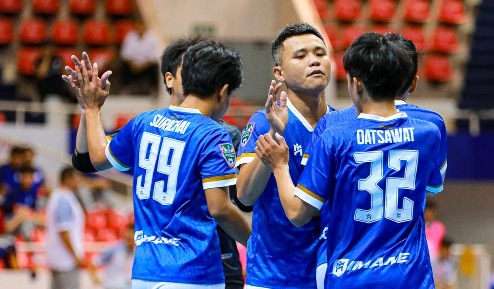Niềm vui của Khổng Đình Hùng khi có bàn thắng đầu tiên ở Giải futsal hạng Nhất Thái Lan. ẢNH: IMANE FUTSAL 