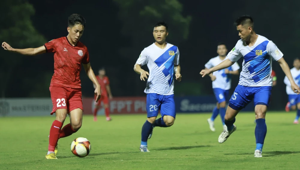 PVF (áo đỏ) gặp Huế là một trong 2 trận "cầu đinh" ở vòng 8 Giải hạng Nhất quốc gia 2023-2024. 