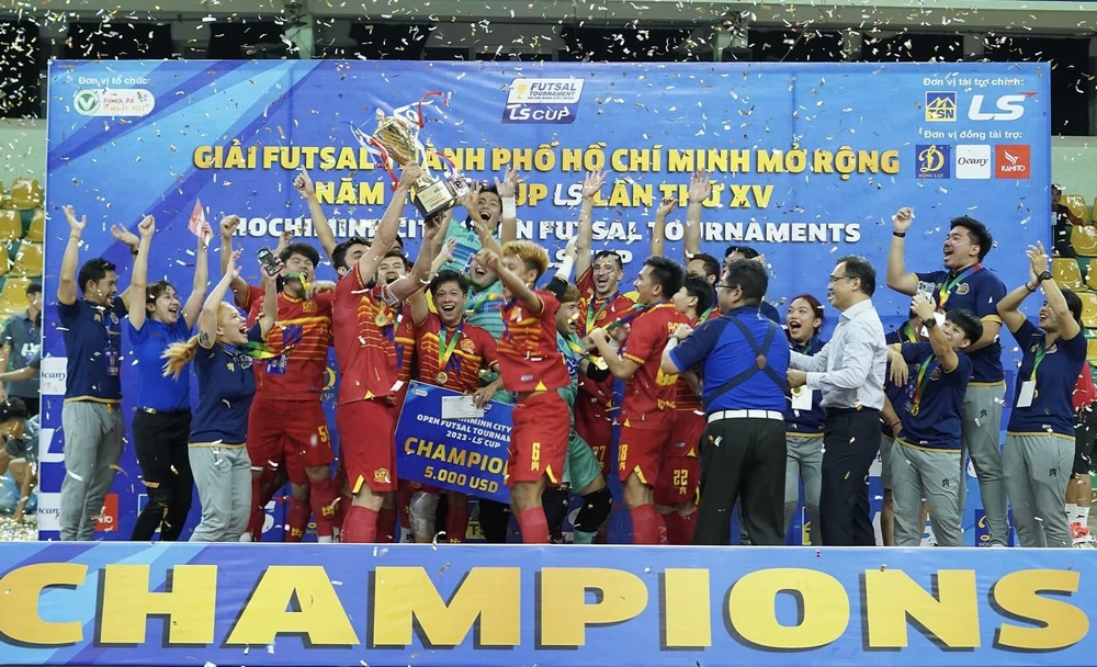 Thammasat Stallion giành chức vô địch Giải futsal TPHCM mở rộng - Cúp LS 2023. ẢNH: ĐÌNH VIÊN 