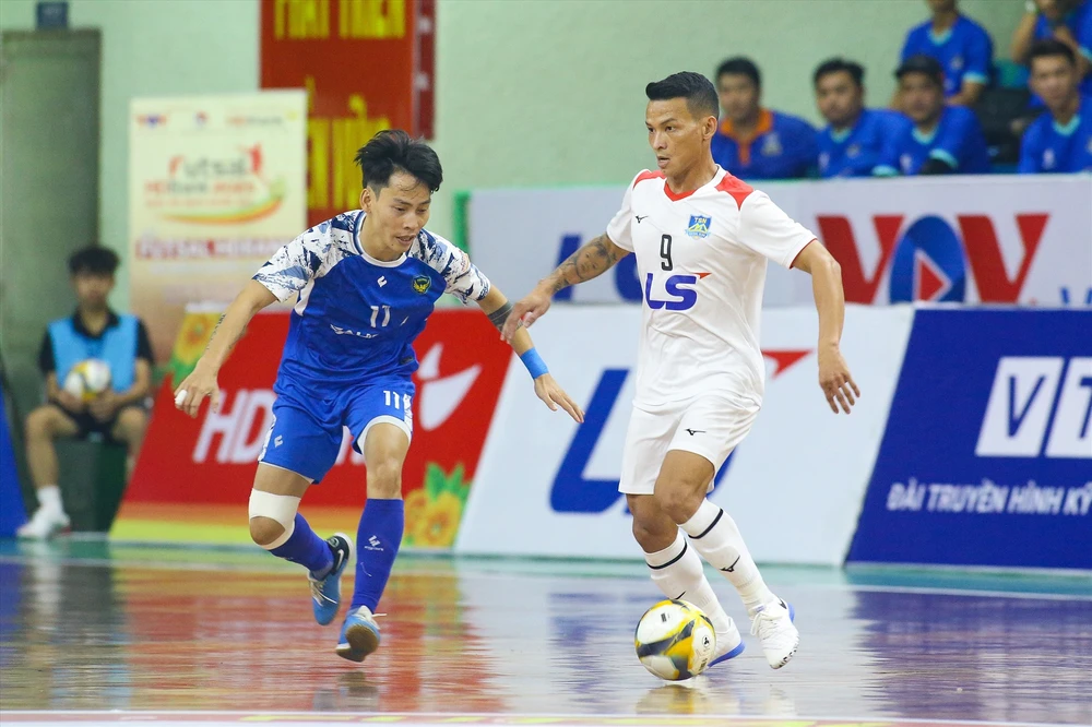 Thái Sơn Nam TPHCM (áo trắng) và Sahako FC là hai đội futsal mạnh nhất trong năm 2023. 