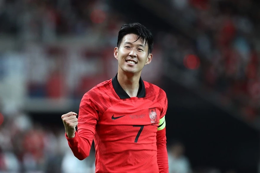 Son Heung-min (Hàn Quốc) đứng trước cơ hội lật đổ kỷ lục cầu thủ có số trận thi đấu nhiều nhất Asian Cup của Yuto Nagatomo (Nhật Bản). 