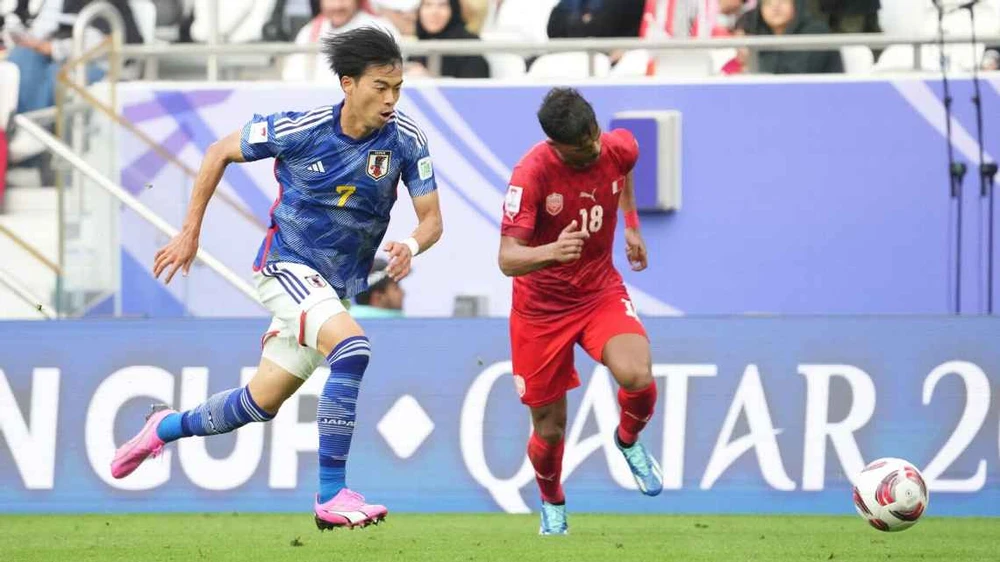 Kaoru Mitoma trở lại với Nhật Bản từ vòng đấu loại trực tiếp Asian Cup 2023. ẢNH: GETTY 
