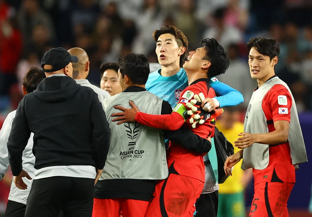 Son Heung-min xúc động khi đưa Hàn Quốc vào bán kết Asian Cup 2023. ẢNH: REUTERS