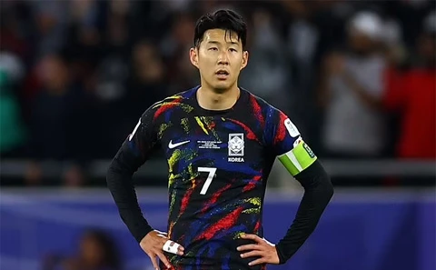 Hai ngón tay của Son Heung-min được băng bó ở trận bán kết Asian Cup 2023. 