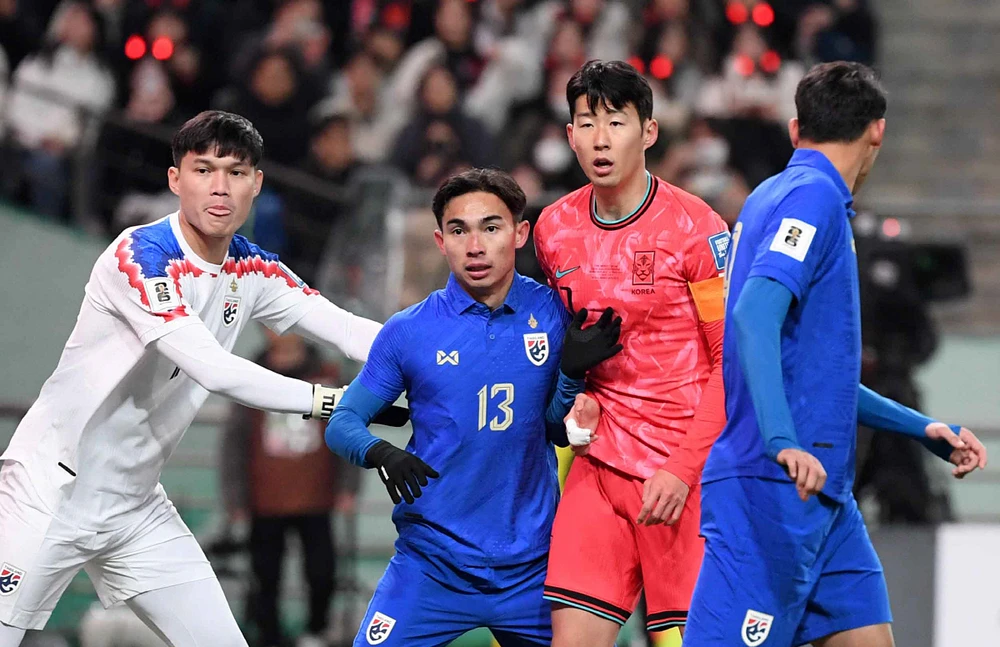 Son Heung-min thất vọng khi Hàn Quốc chỉ kiếm được trận hòa trước Thái Lan trên sân nhà. ẢNH: CHOSUN 