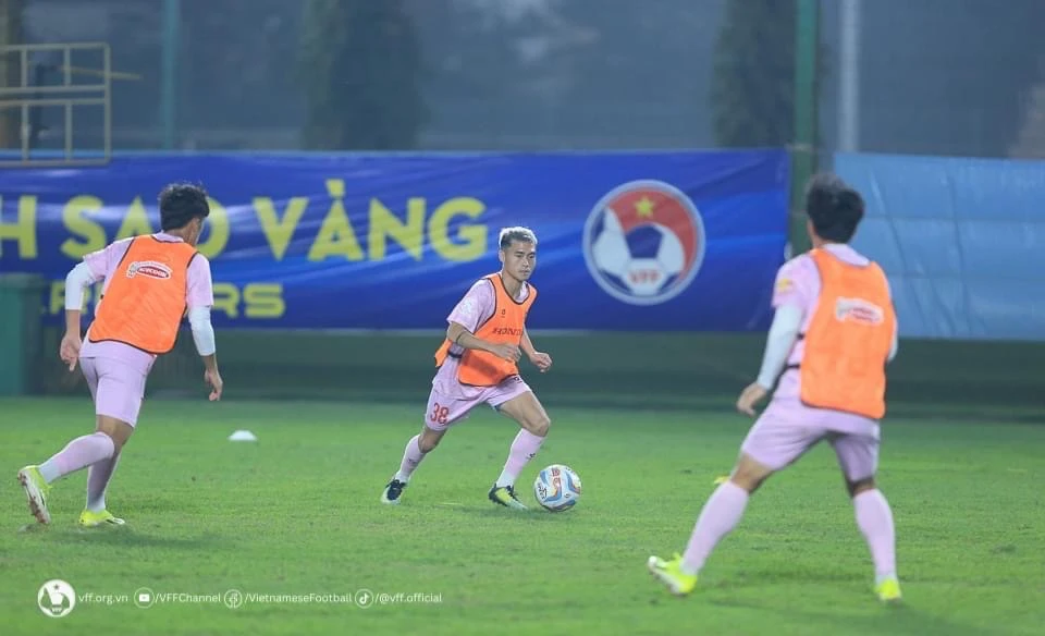 Phan Văn Đức và 4 tân binh được CAHN bổ sung cho lượt về V-League 2023-2024- Ảnh 2.