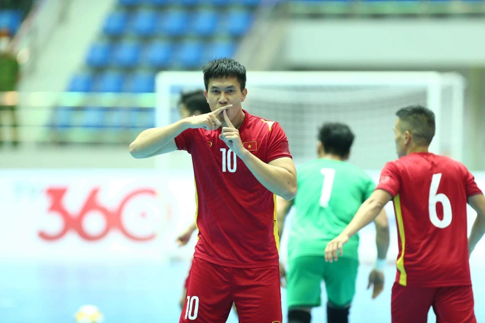 Đội tuyển futsal Việt Nam thắng Malaysia 3-0 nhờ cú đúp của chân sút Nguyễn Thịnh Phát. 