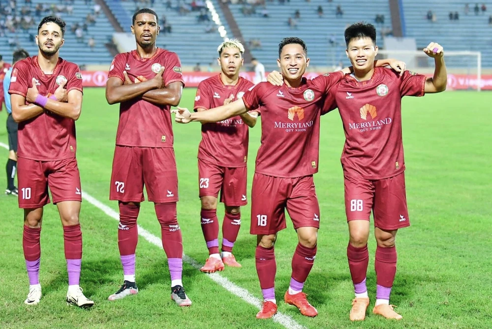 Các cầu thủ Bình Định có lần thứ 2 ở V-League 2023-2024 vượt qua Nam Định. 