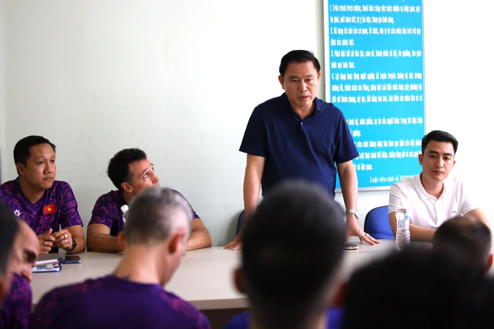 Phó Chủ tịch VFF Trần Anh Tú gặp gỡ, động viên đội tuyển futsal Việt Nam trước khi tham dự vòng chung kết Giải futsal châu Á cũng đồng thời vòng loại Futsal World Cup 2024.