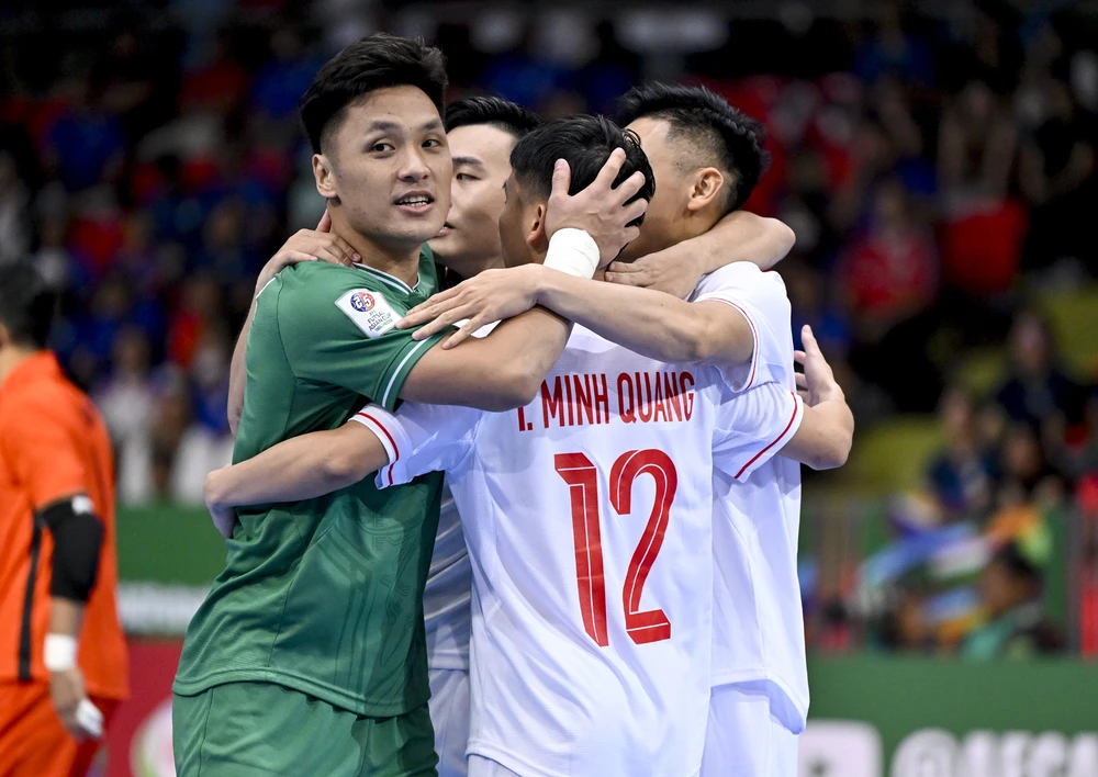 Niềm vui của đội tuyển futsal Việt Nam khi có bàn thắng gỡ hòa vào lưới Thái Lan. ẢNH: AFC 