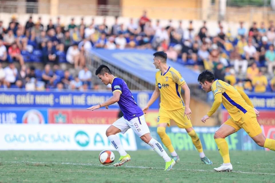 Hà Nội FC bị SLNA cầm hòa trên sân Vinh ở vòng 16 V-League 2023-2024. 