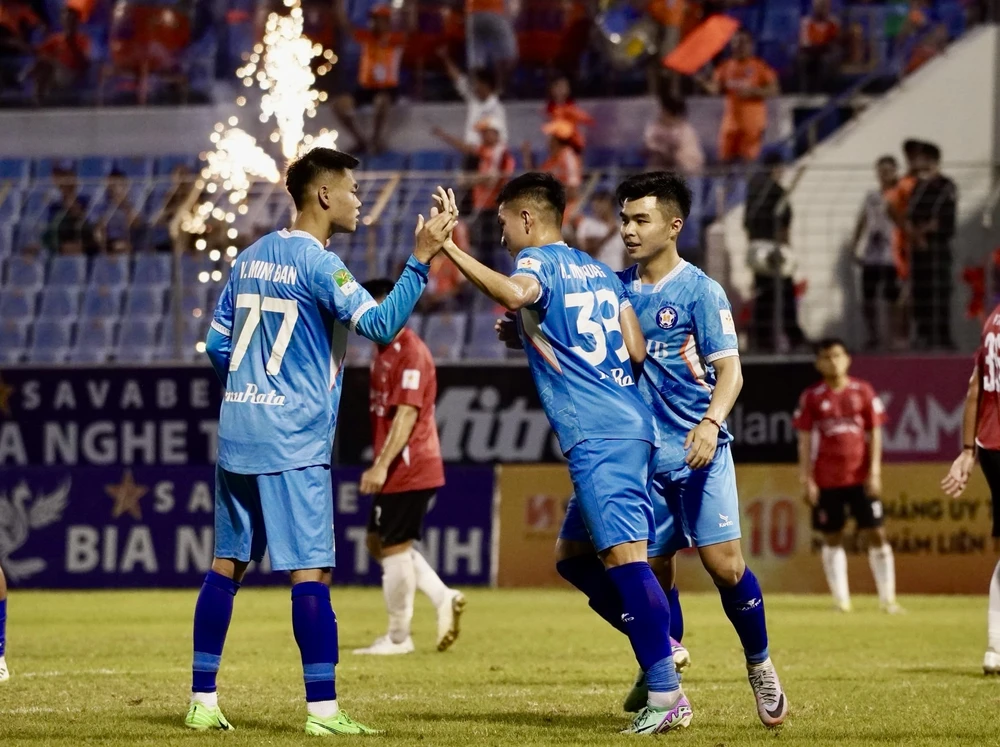Tuyển thủ U23 Việt Nam đưa Đà Nẵng chạm một tay vào tấm vé trở lại V-League- Ảnh 1.