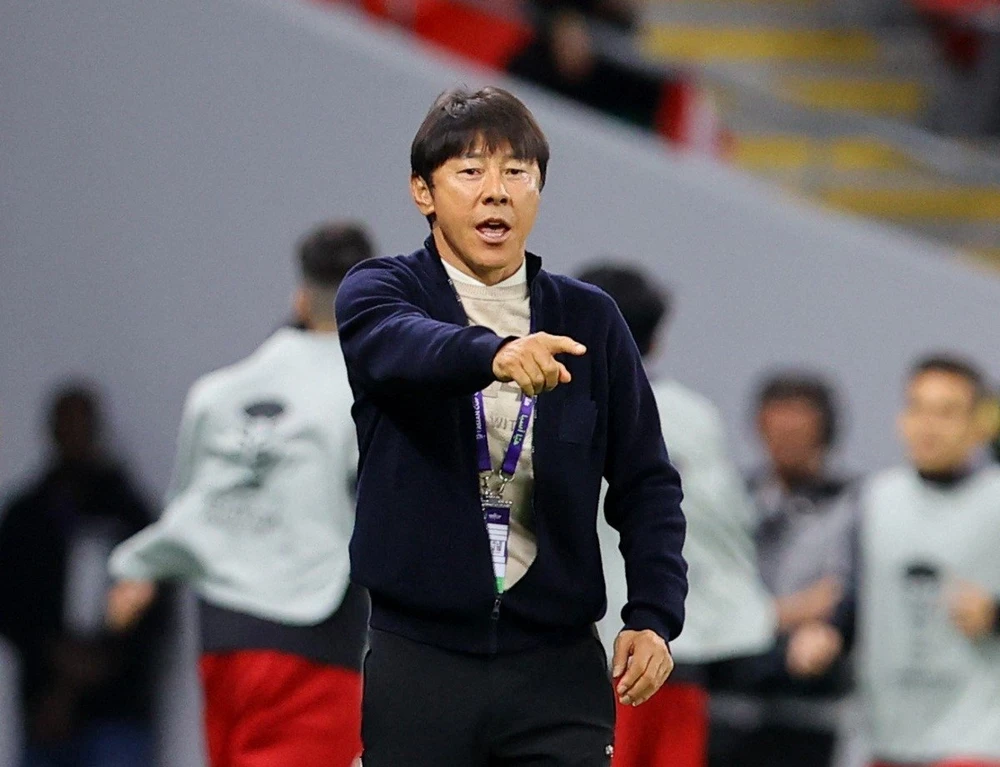 HLV Shin Tae-yong đạt thỏa thuận gia hạn hợp đồng thêm 3 năm với Hiệp hội Bóng đá Indonesia. 