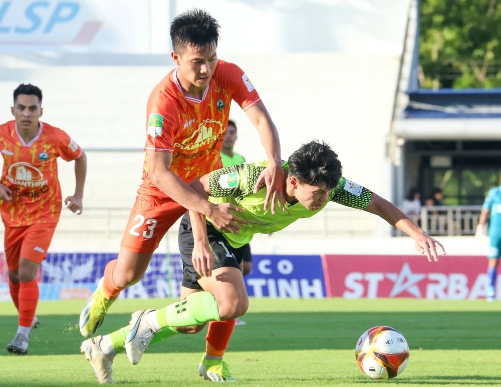 Các cầu thủ PĐ.Ninh Bình đón nhận thất bại 2-4 trên sân nhà của BR-VT tại ngày hạ màn Giải hạng Nhất quốc gia 2023-2024. ẢNH: CLB BR-VT