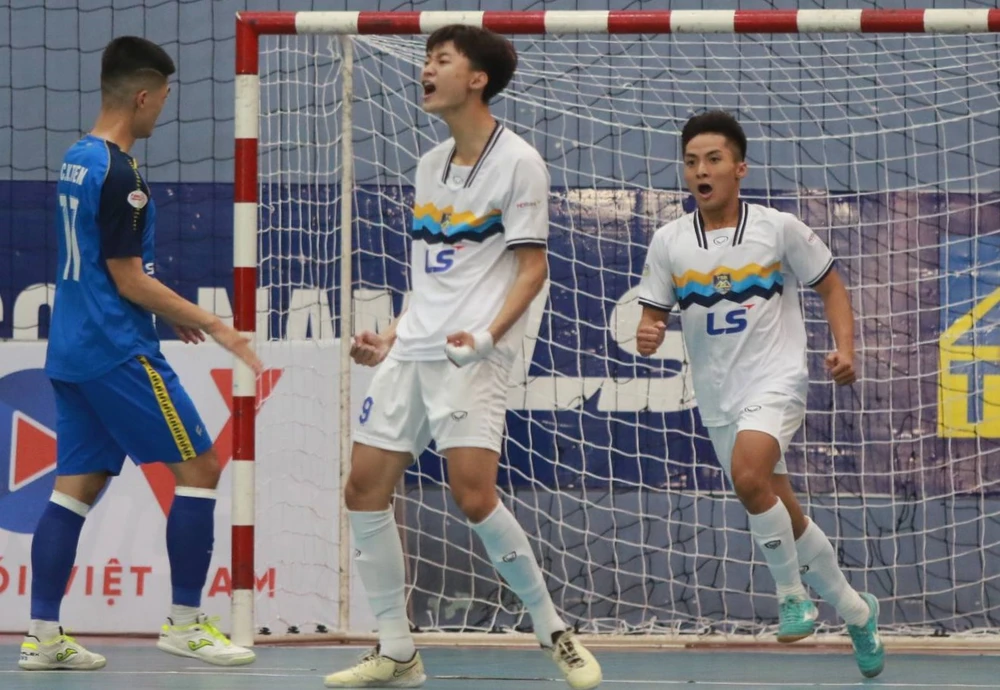 Niềm vui của cầu thủ trẻ Nguyễn Hoàng Quân khi ghi bàn thắng mở điểm cho Thái Sơn Nam TPHCM. ẢNH: ANH TRẦN 
