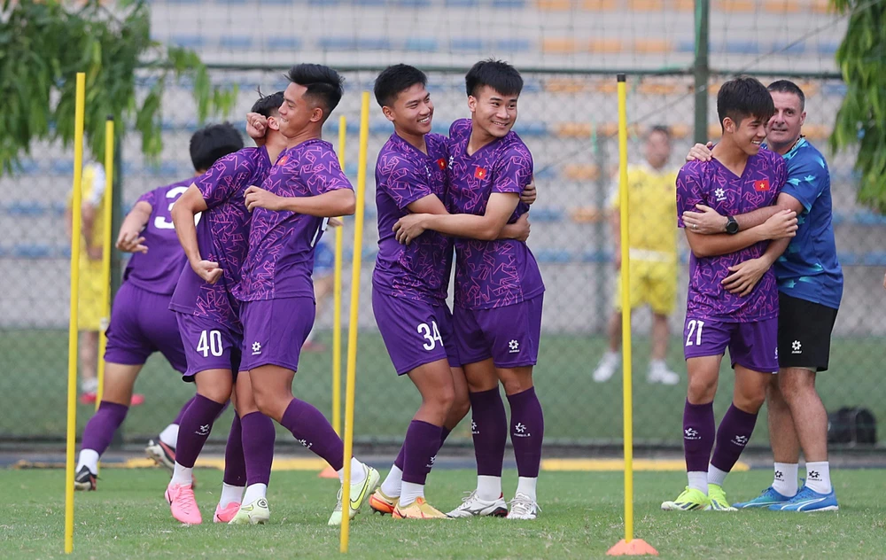 Các tuyển thủ U19 Việt Nam thoải mái hướng đến Giải U19 Đông Nam Á 2024. ẢNH: HẢI HOÀNG 