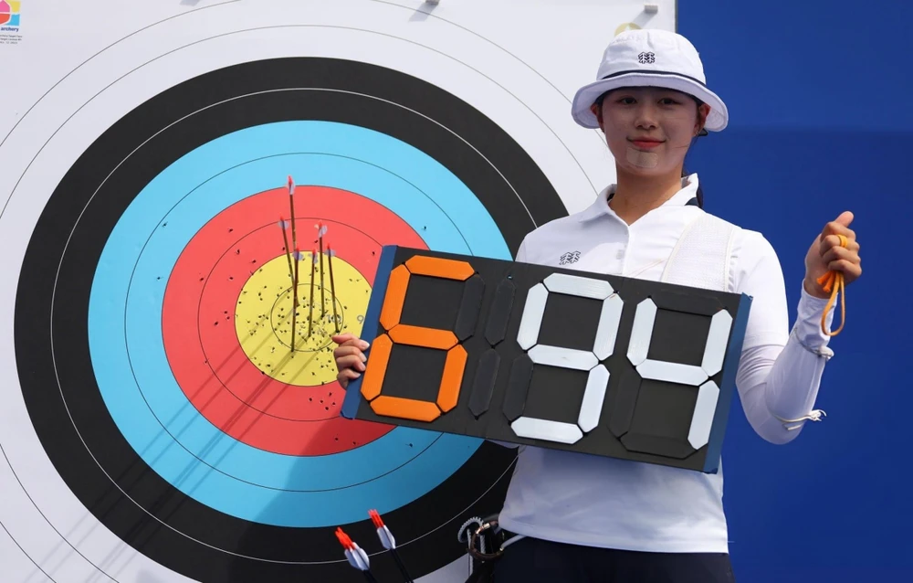 Nữ cung thủ xinh đẹp Lim Si Hyeon của Hàn Quốc quyết tâm giành 3 HCV tại Olympic Paris 2024. ẢNH: GETTY IMAGES 