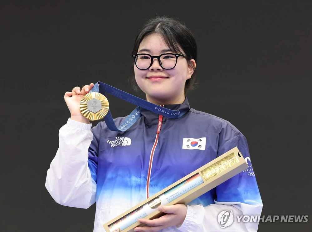 Xạ thủ 19 tuổi Oh Ye-jin của Hàn Quốc giành HC vàng nội dung chung kết 10m súng hơi nữ tại Olympic Paris 2024. 