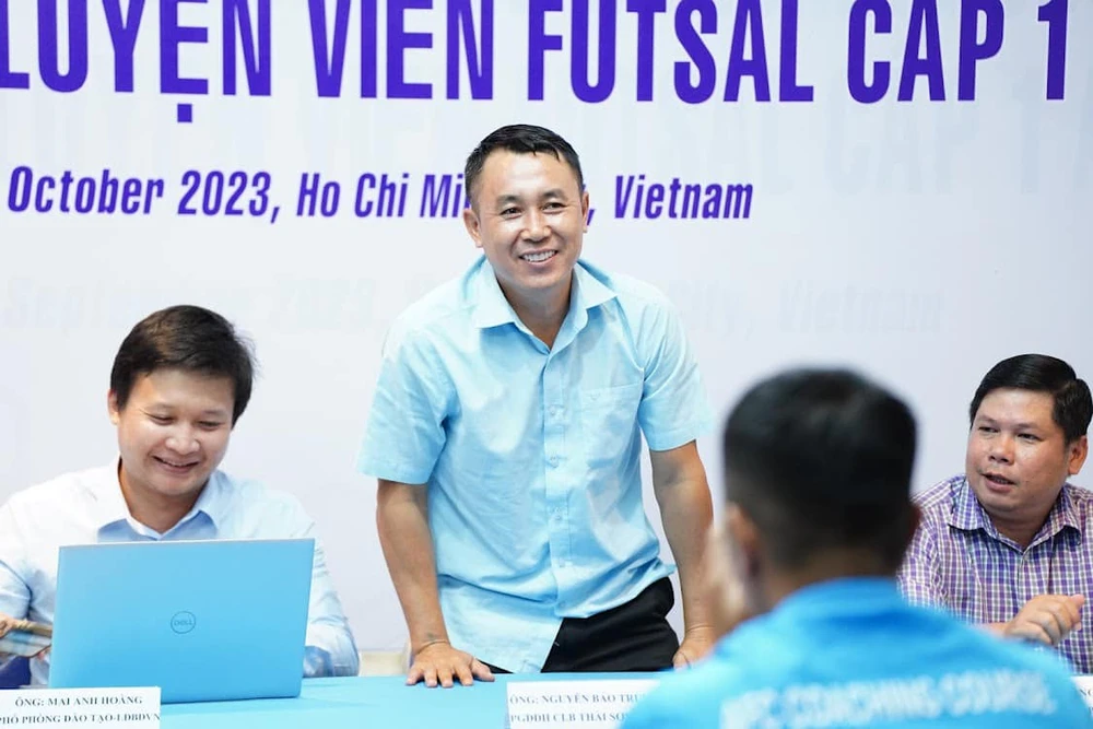 Ông Nguyễn Bảo Trung đang là giảng viên các khóa đào tạo HLV Futsal của Liên đoàn Bóng đá Việt Nam. ẢNH: ANH TRẦN 