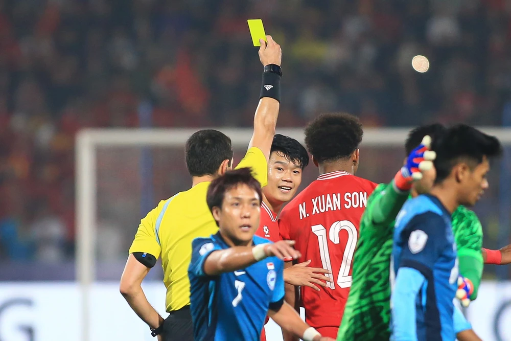 Rõ vụ Nguyễn Xuân Son nguy cơ bị treo giò ở chung kết AFF Cup 2024, ĐT Việt Nam đón tin vui từ FIFA