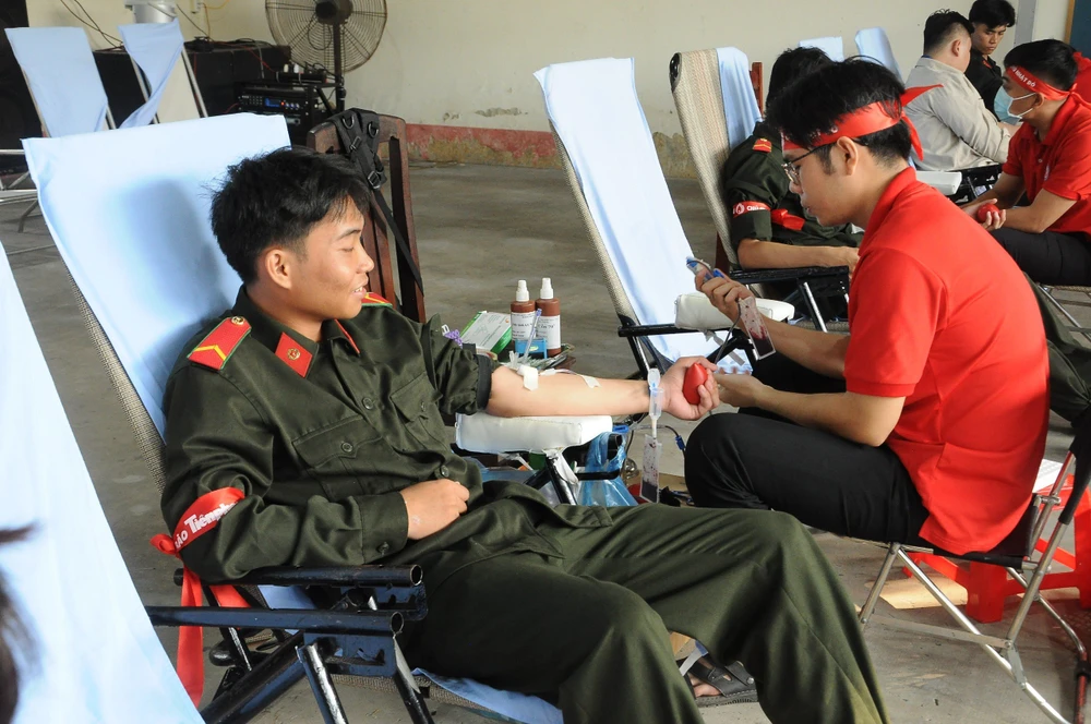 Hàng trăm bạn trẻ ở TP Cần Thơ tham gia hiến máu tại chương trình ngày "Chủ nhật đỏ” 