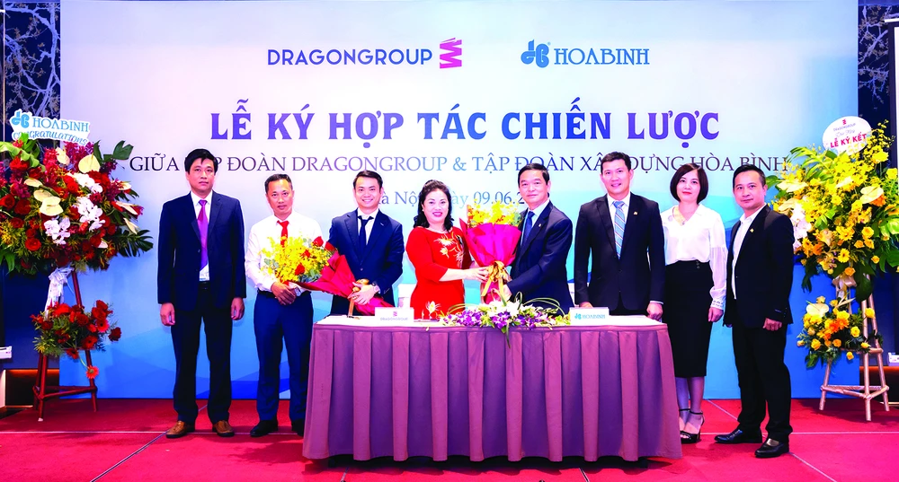 Tập đoàn Xây dựng Hòa Bình và Tập đoàn DragonGroup ký kết hợp tác chiến lược 