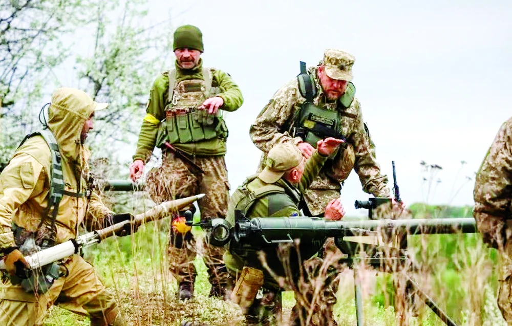Binh lính Ukraine tập luyện ở TP Dnipro