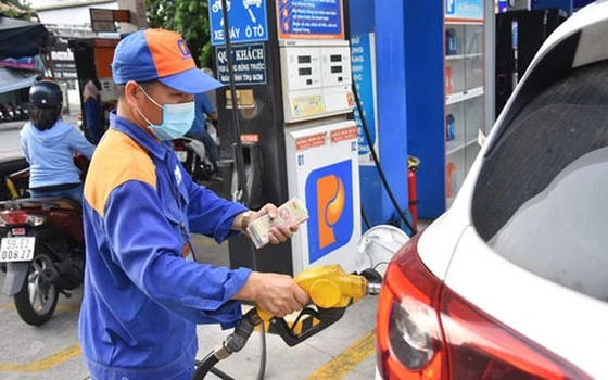 Trình UBTVQH Nghị quyết giảm thuế bảo vệ môi trường với xăng, dầu, mỡ nhờn