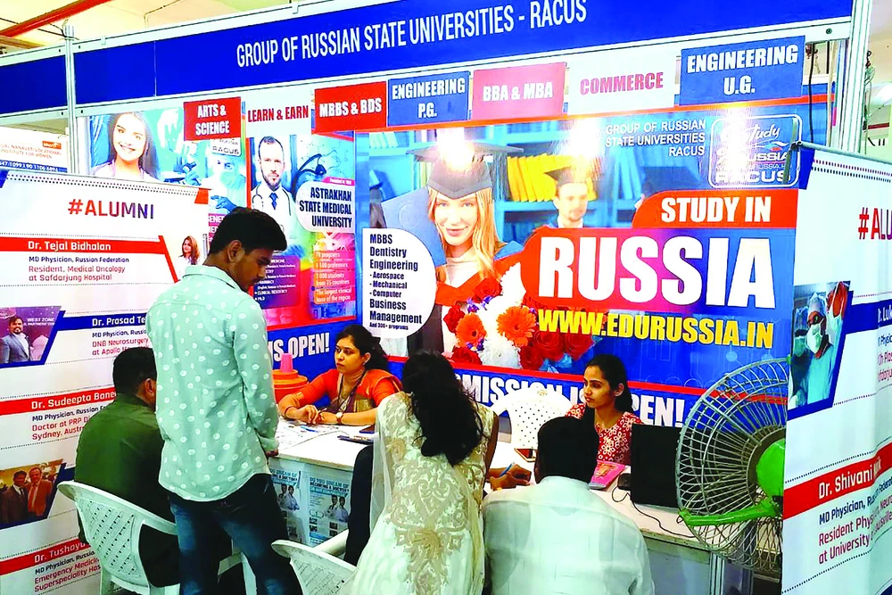 Sinh viên Ấn Độ tìm hiểu chương trình du học tại Nga