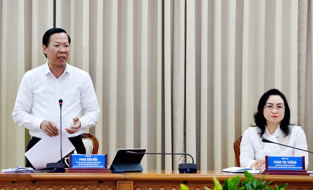 Chủ tịch UBND TPHCM Phan Văn Mãi và Phó Chủ tịch UBND TPHCM Phan Thị Thắng chủ trì hội nghị. Ảnh: CAO THĂNG