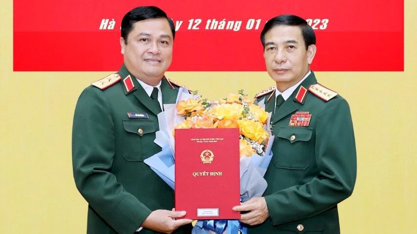 Đại tướng Phan Văn Giang, Bộ trưởng Bộ Quốc phòng trao quyết định thăng hàm Trung tướng đối với đồng chí Đỗ Văn Bảnh