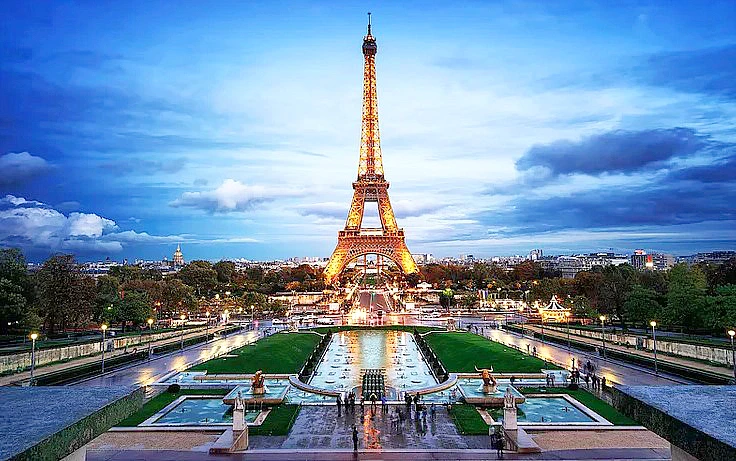 Tháp Eiffel tại thủ đô Paris, Pháp