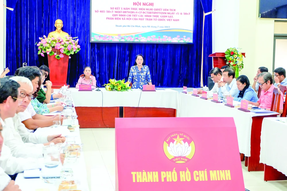 Chủ tịch Ủy ban MTTQ Việt Nam TPHCM Trần Kim Yến phát biểu tại hội nghị. Ảnh: THU HƯỜNG