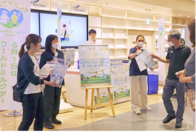  Phát sữa miễn phí cho du khách tại sân bay Narita