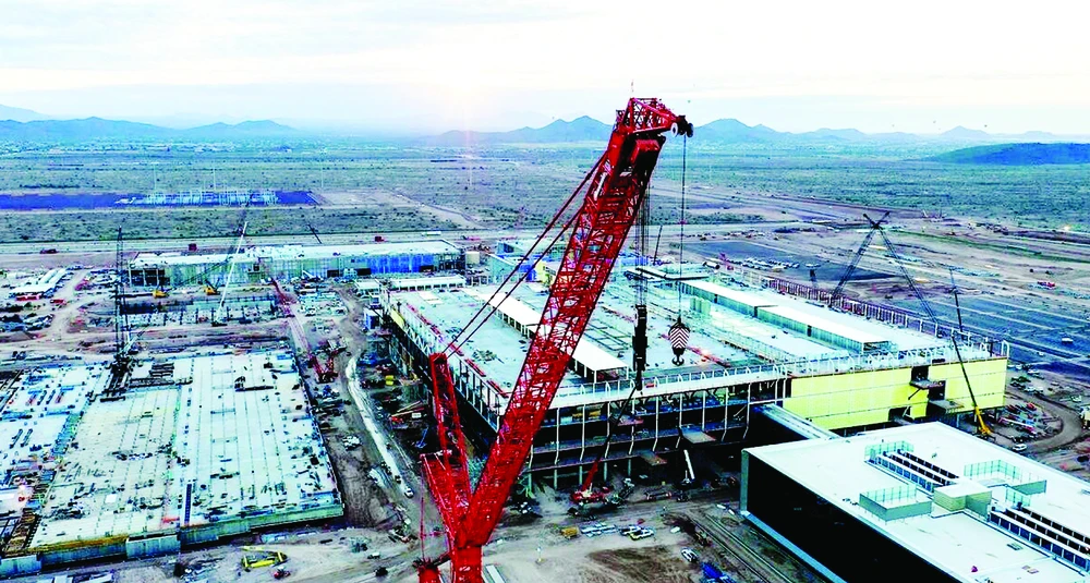 Nhà máy của tập đoàn sản xuất chất bán dẫn Đài Loan (Trung Quốc) TSMC đang được xây dựng tại TP Phoenix, bang Arizona, Mỹ