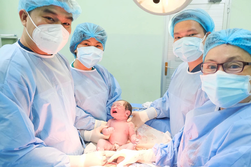 Một ca sinh mổ tại Bệnh viện Hùng Vương, TPHCM