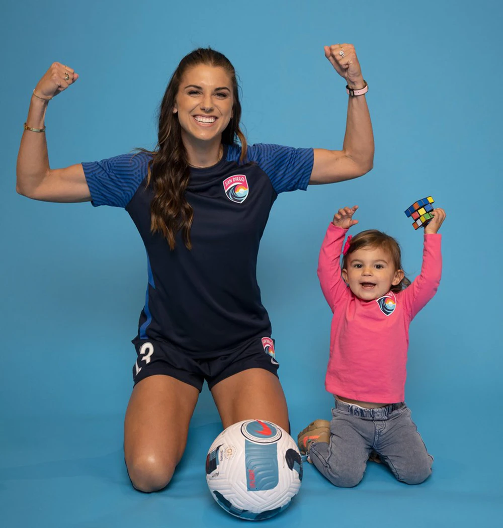 Tiền đạo Alex Morgan (Mỹ) luôn đòi hỏi quyền lợi chính đáng cho bóng đá nữ